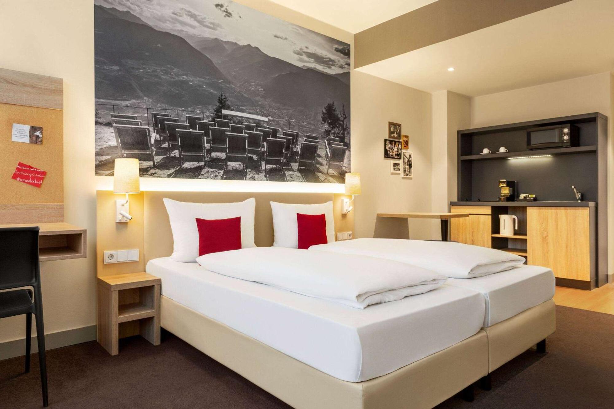 Vienna House Easy By Wyndham 4*